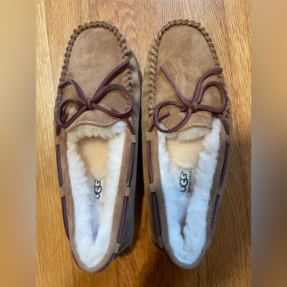 UGG moccasin - Picture 1 of 3
